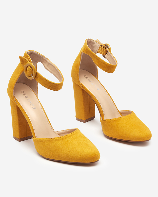 Mustard women's sandals on the post Nastio - Footwear