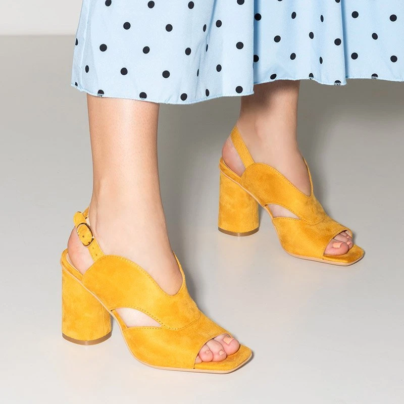 OUTLET Yellow women's sandals on a post Biserka - Footwear