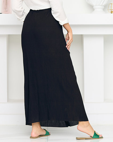 Ladies' navy blue pleated midi skirt with buttons - Footwear