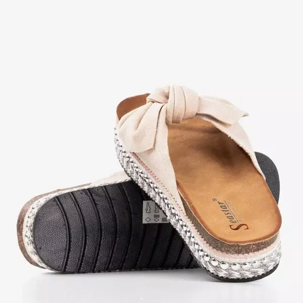 OUTLET Ladies' beige slippers with a Kordesa bow - Footwear
