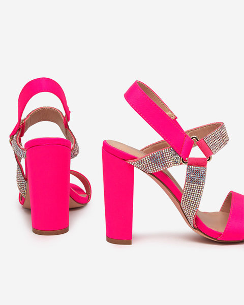 OUTLET Neon pink women's sandals on the Xiobi post. Footwear