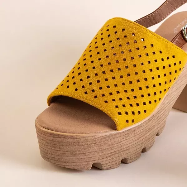 OUTLET Yellow women's openwork sandals on the Noria post - Footwear