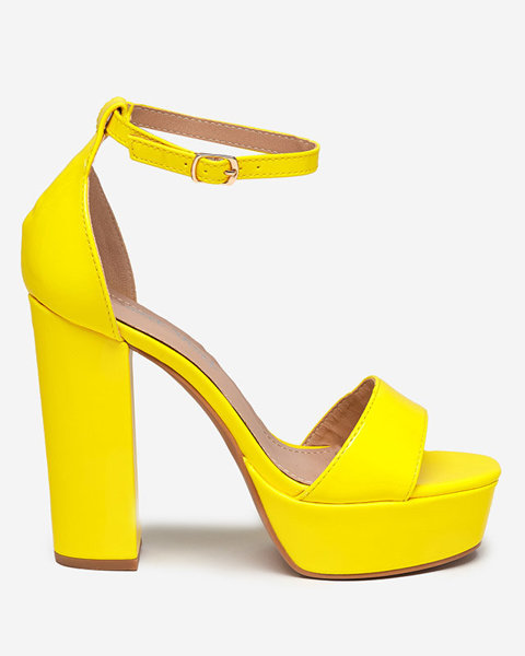 OUTLET Yellow women's sandals with a higher heel Berija - Shoes